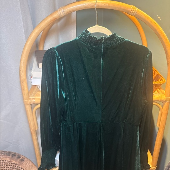 Baltic Born Tina Velvet Emerald Dress - Picture 6 of 6